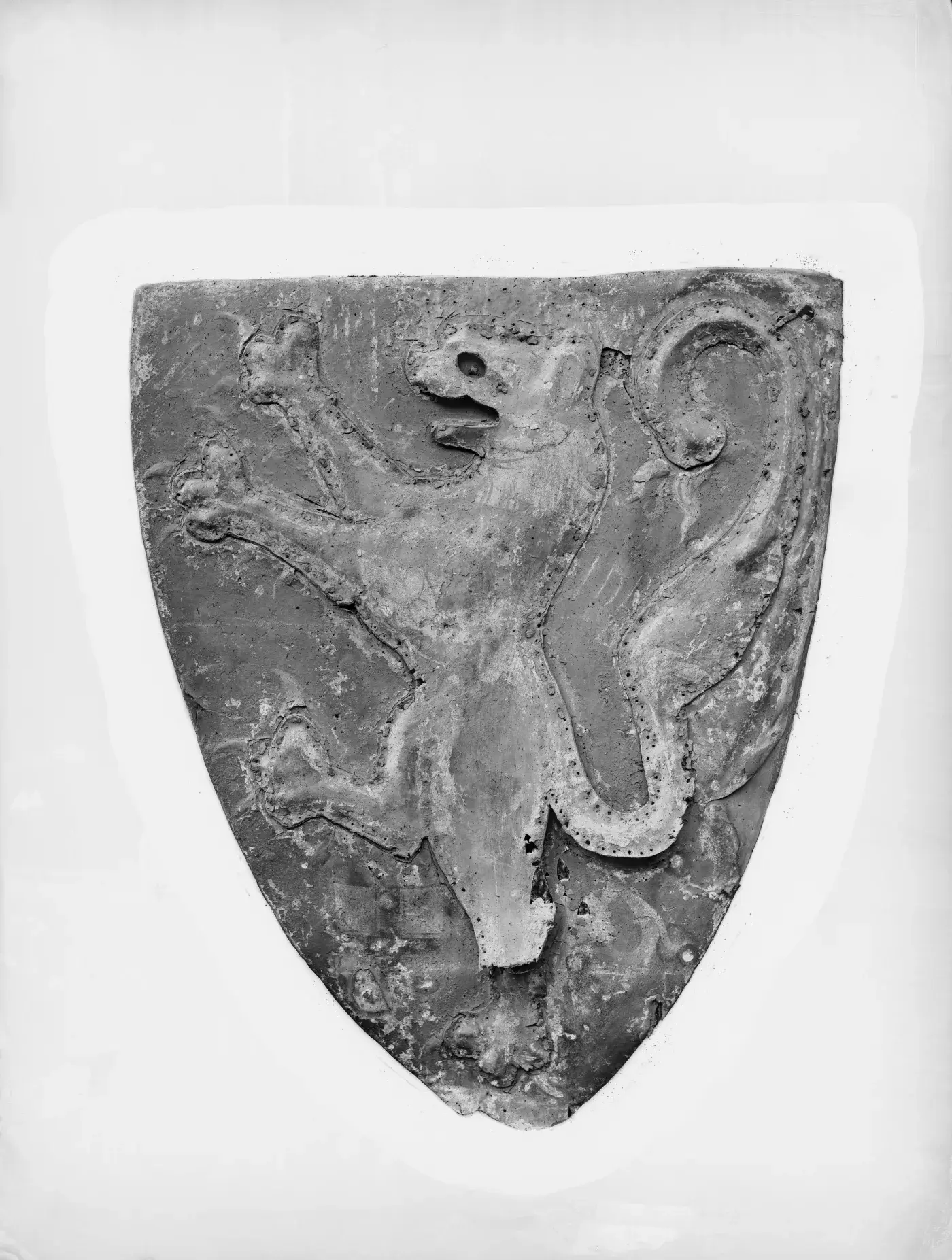Triangular 13th-century shield of Konrad von Thüringen with a raised heraldic lion on its worn painted surface.